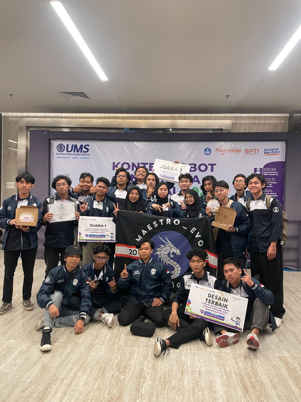 Tim MAESTRO_EVO membawa penghargaan Juara 1 KRAI 2024