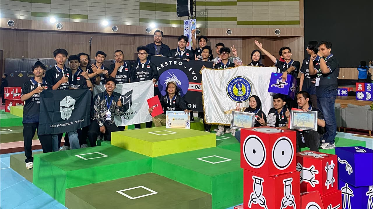 Tim MAESTRO_EVO berfoto di podium KRAI 2026